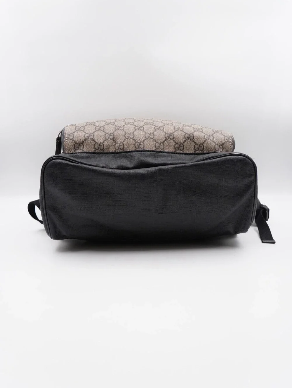 CO25 💟 Gucci GG Supreme Monogram Medium Backpack